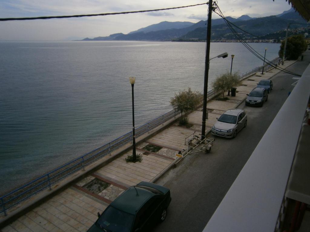 Antonios Rooms Акрата Экстерьер фото