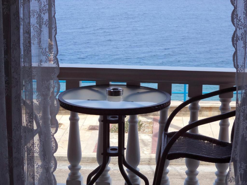 Antonios Rooms Акрата Экстерьер фото